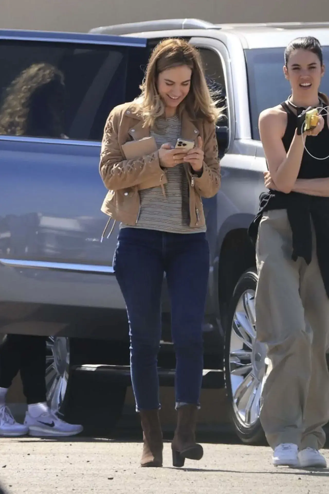 LILY JAMES STILLS ON SET IN LA CONTINUING HER WORK ON THE FILM SWIPED 7